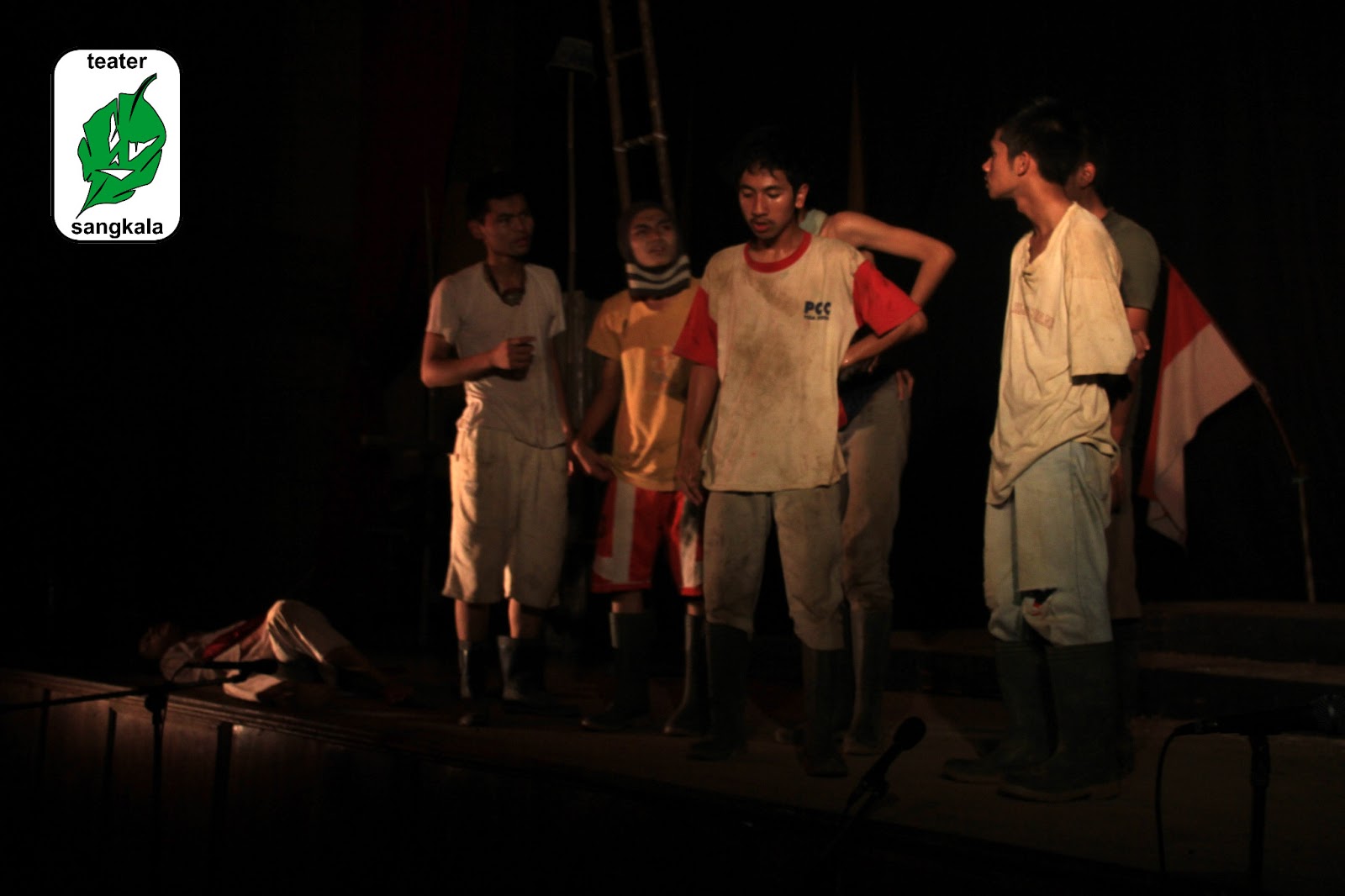 SINOPSIS DAN UNSUR INTRINSIK NASKAH DRAMA &quot;ADUH&quot; KARYA