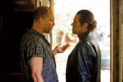 willem-dafoe-woody-harrelson-out-of-the-furnace