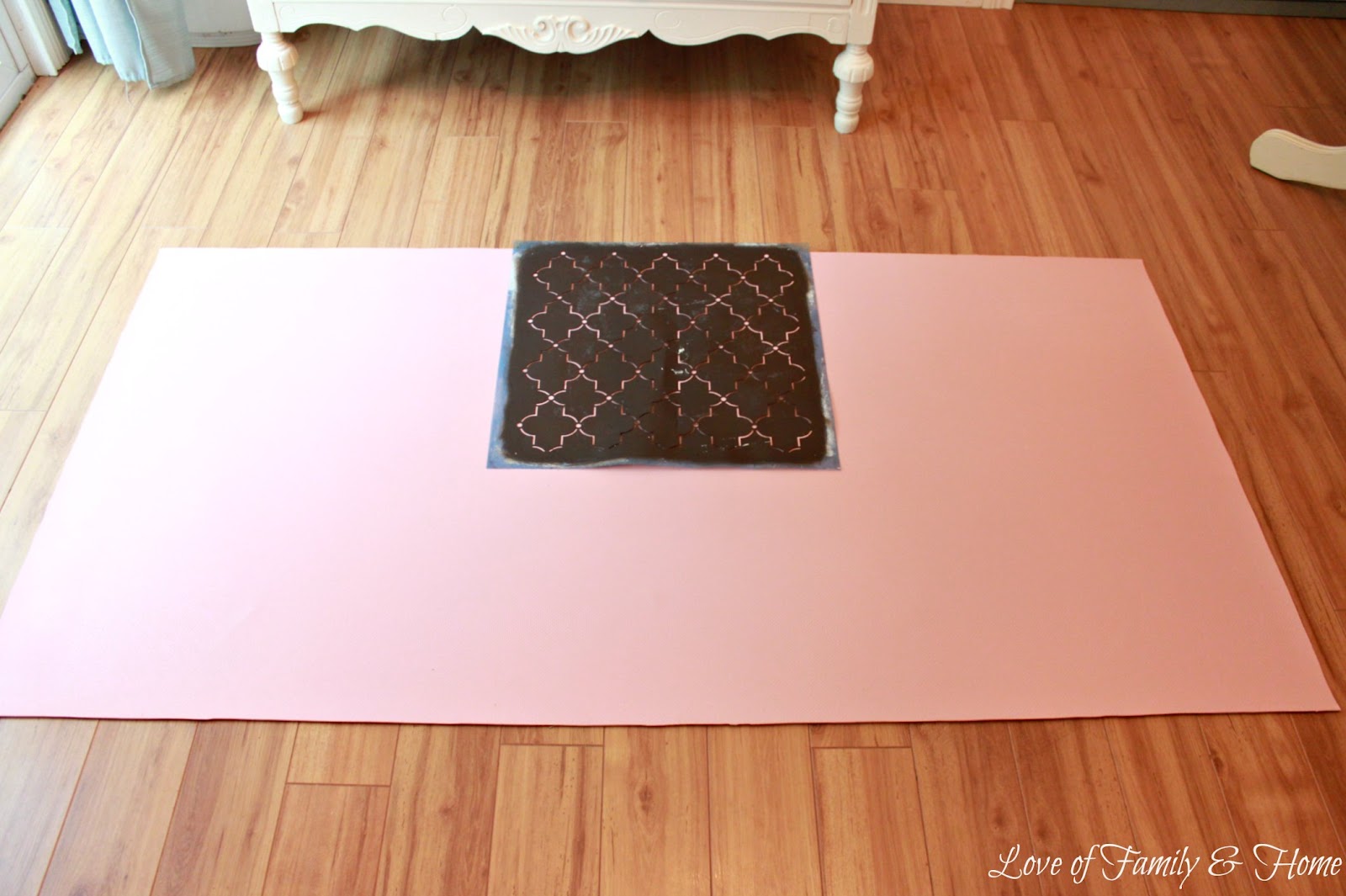 How To Paint A Rug Using Vinyl Flooring. - Love of Family & Home