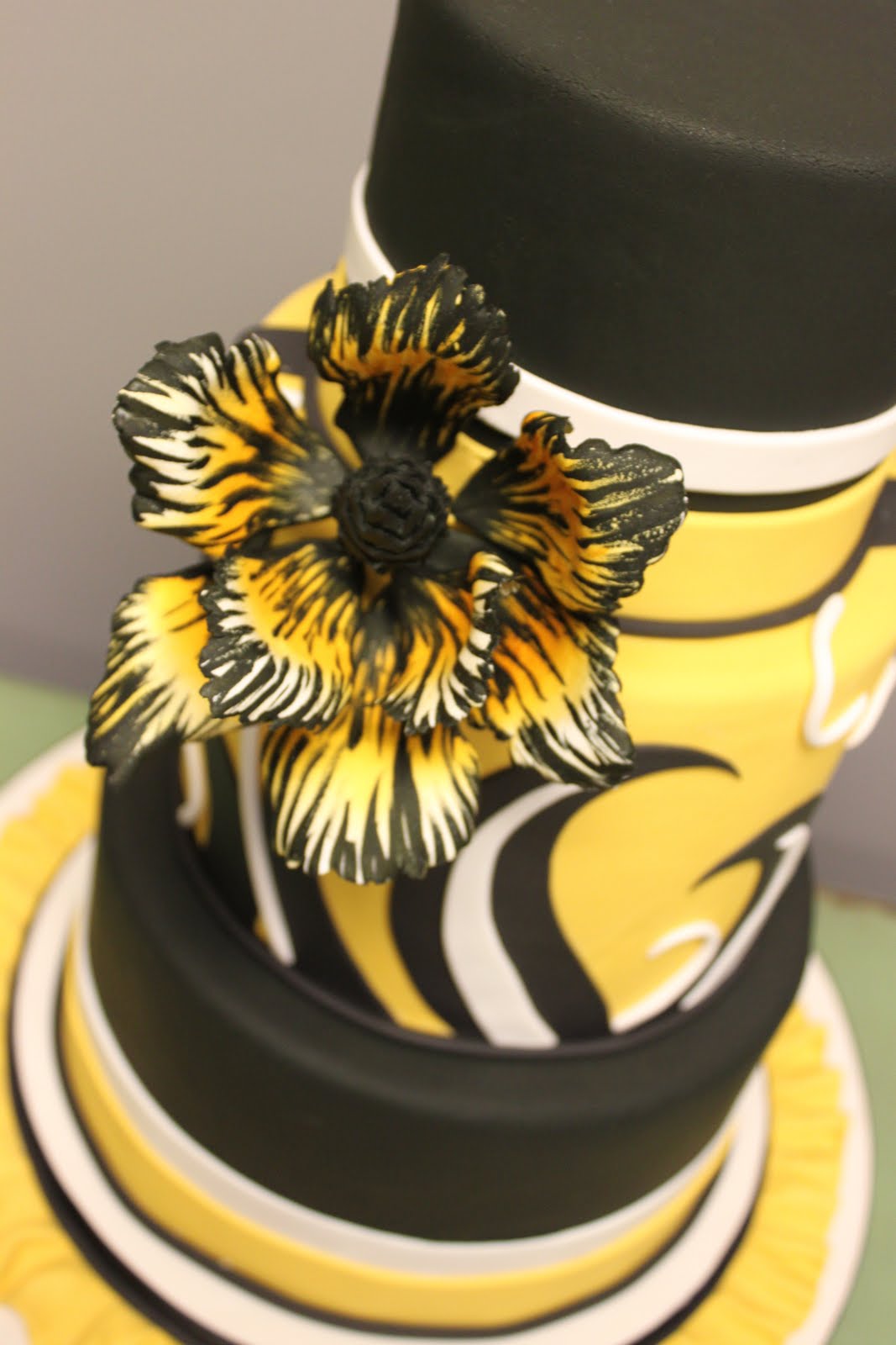 Black and Yellow Wedding Cake
