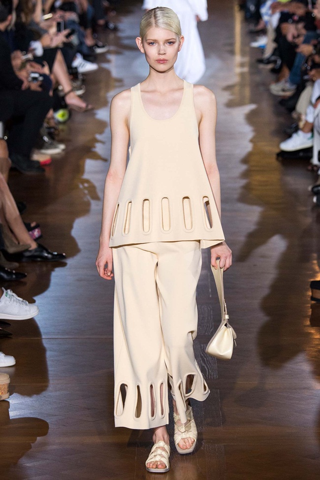 Stella McCartney 2015 SS, Ola Rudnicka Stella McCartney 2015 SS Creamy Colored Top and Wide Leg Pants Twin Set on Runway