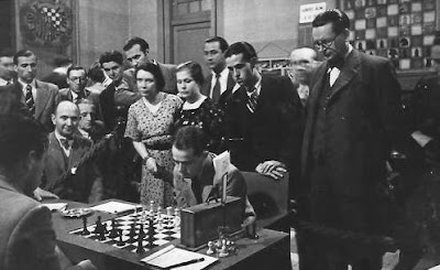 Salo Flohr jugando ajedrez en el Torneo Internacional de Ajedrez Barcelona 1935