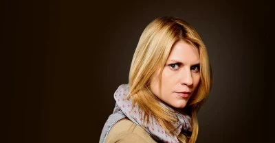 CARRIE MATHISON (CLAIRE DANES)