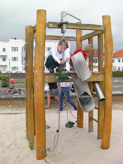 sand excavation apparatus, bucket on a chain
