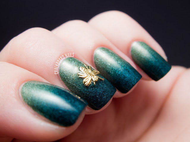 Chalkboard Nails: Sponged gradient with bee nail charm