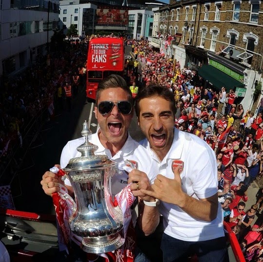Olivier Giroud and flamini selfie Selfie Olivier Giroud and flamini