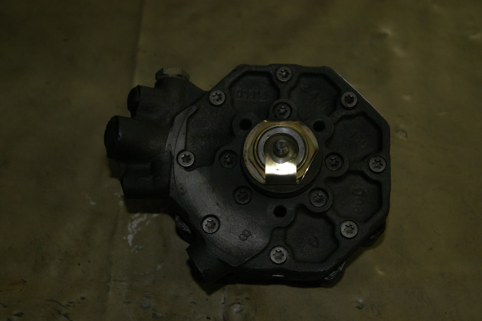 Porsche 911 Turbo 1987 restoration. K jetronik fuel metering head