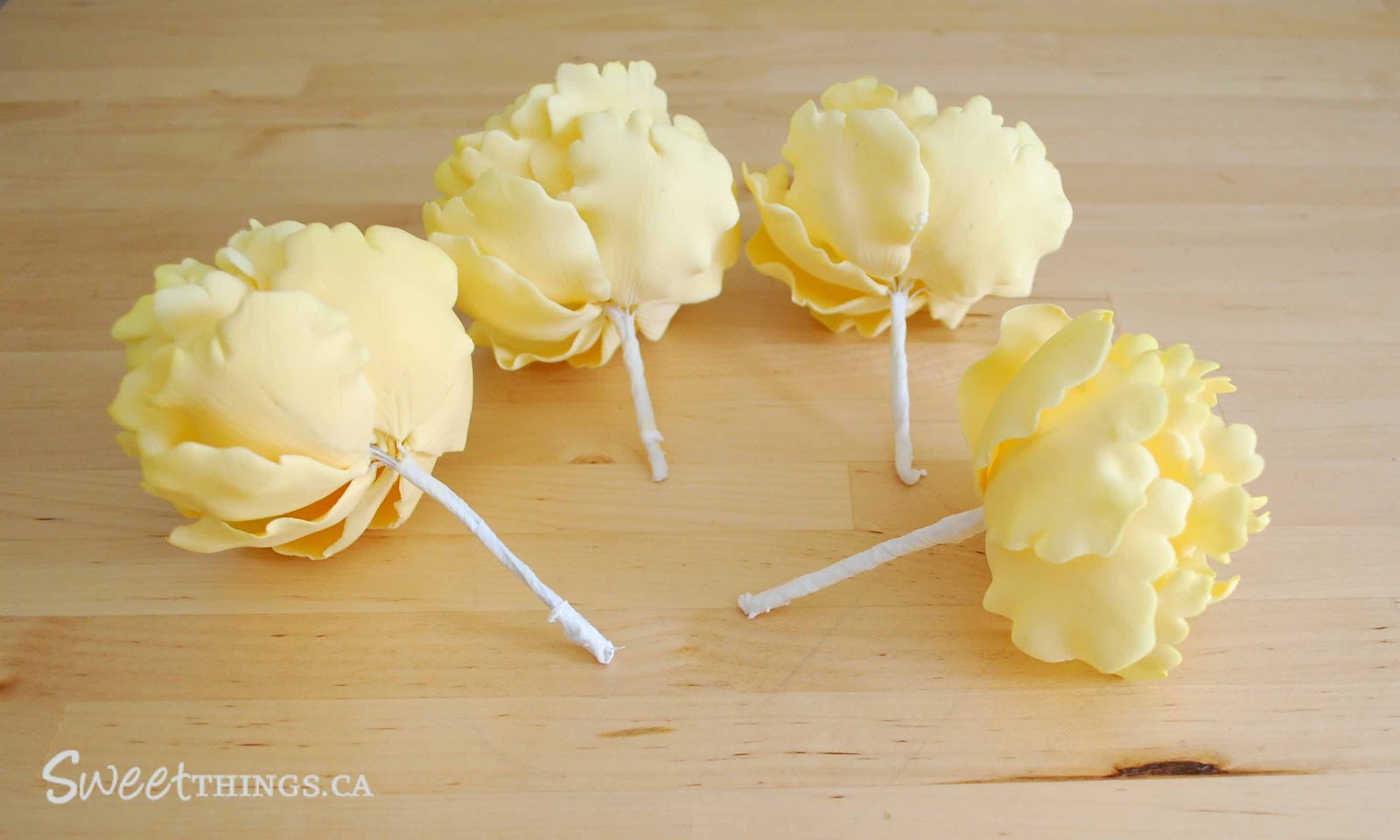 SweetThings Can I put wires in a cake?