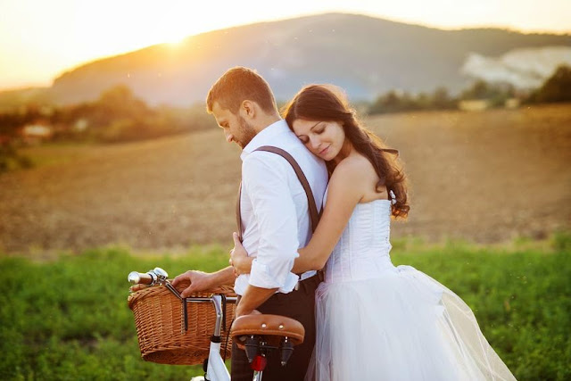 Rustic Wedding Dresses and Rustic Wedding Supplies For The Bride And Groom