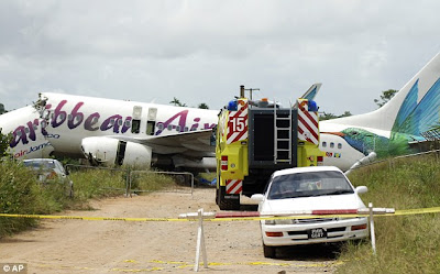 [Internacional] Fotos do Acidente da Caribbean Airlines 737_800+-+Caribbean+Airlines+-+Guiana+-+jul2011_+%252814%2529