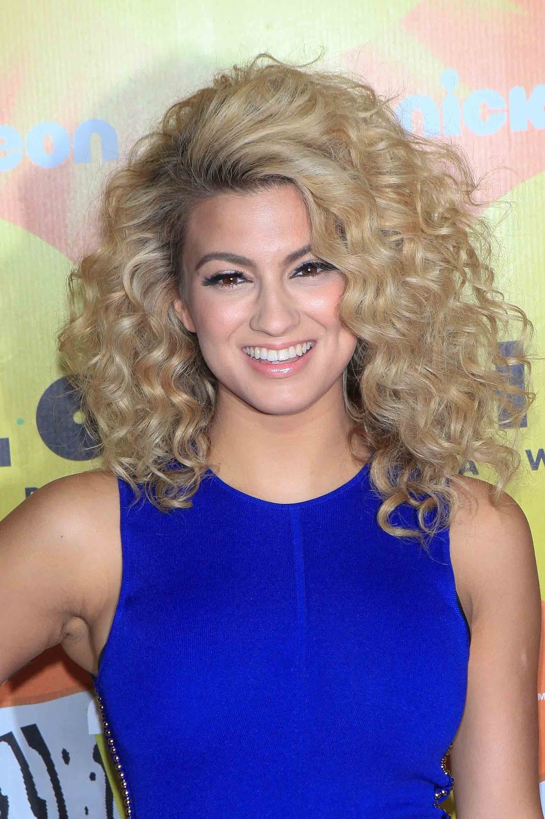 TORI KELLY ON SIMON COWELL KNOCKING HER DOWN