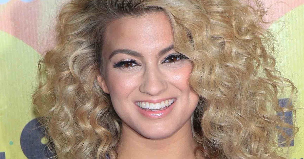 TORI KELLY ON SIMON COWELL KNOCKING HER DOWN