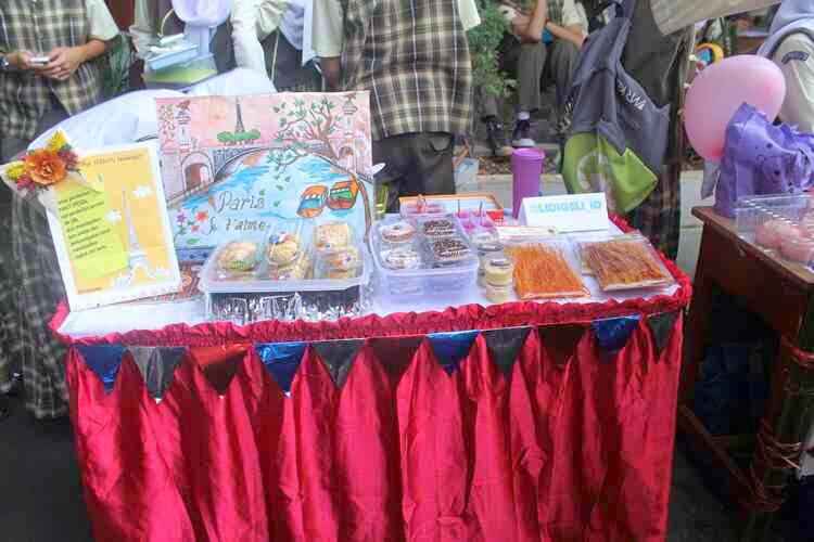 Paling Keren Dekorasi Meja Bazar Makanan Live Laugh