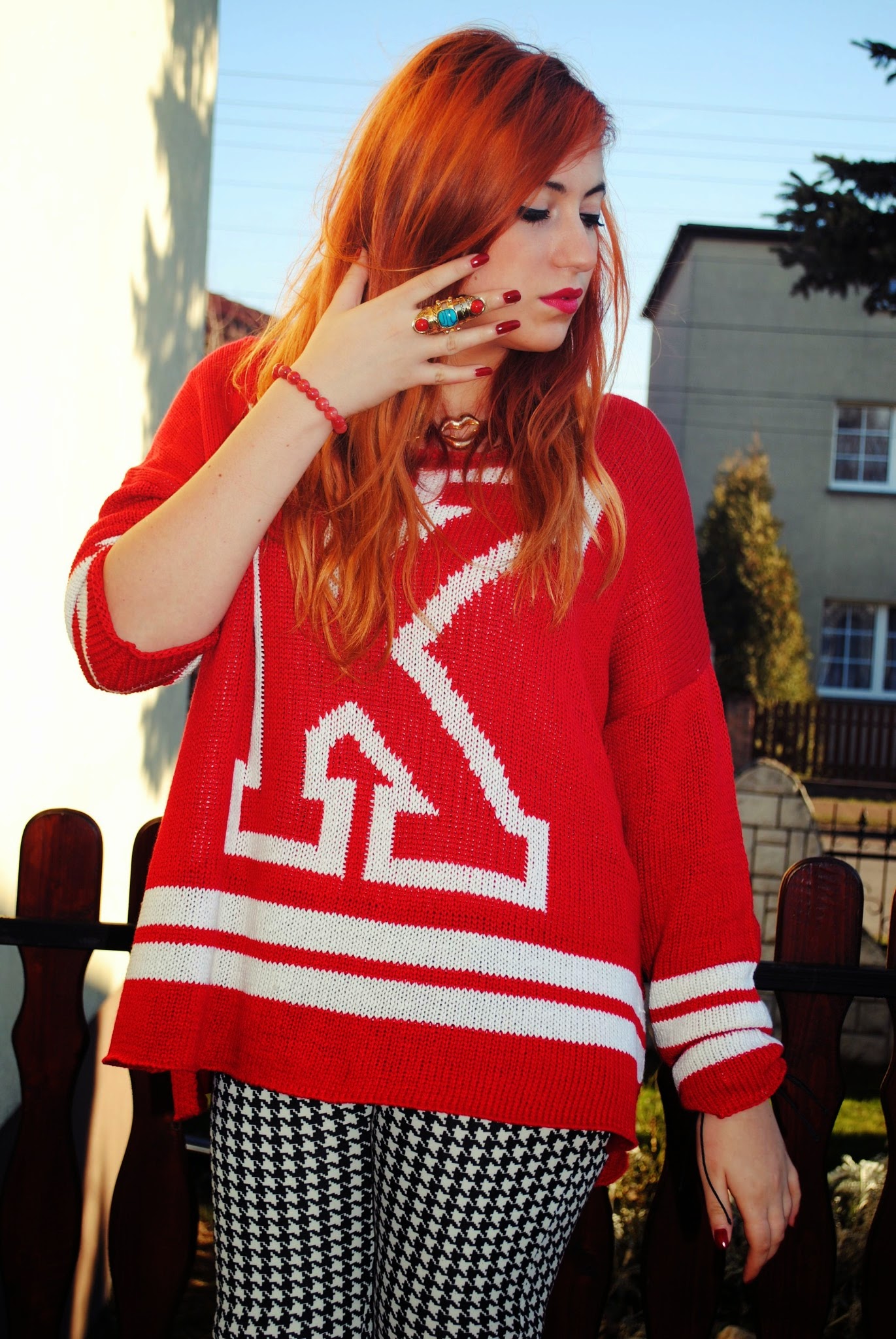 Stylizacja z legginsami w pepitkę