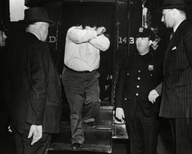 Fotografías de Arthur H. Fellig, Weegee, en la escena del crimen. 