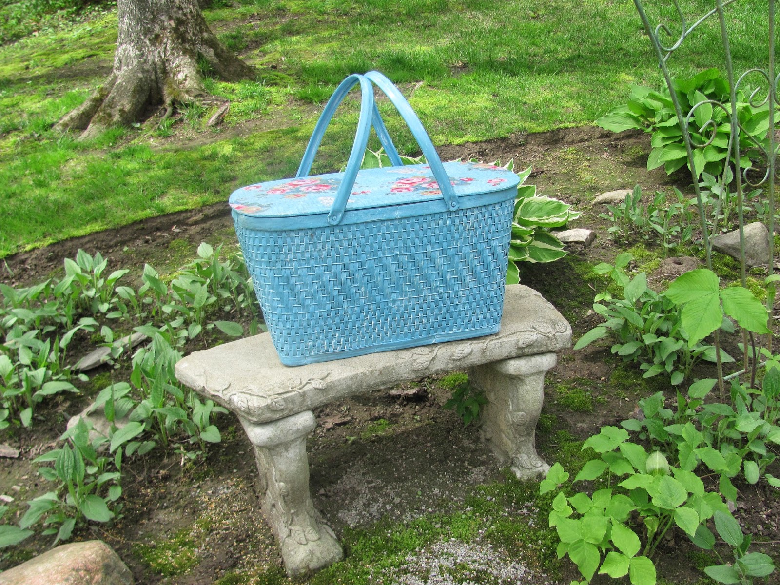 My Shabby Chateau Vintage Picnic Basket Makeover