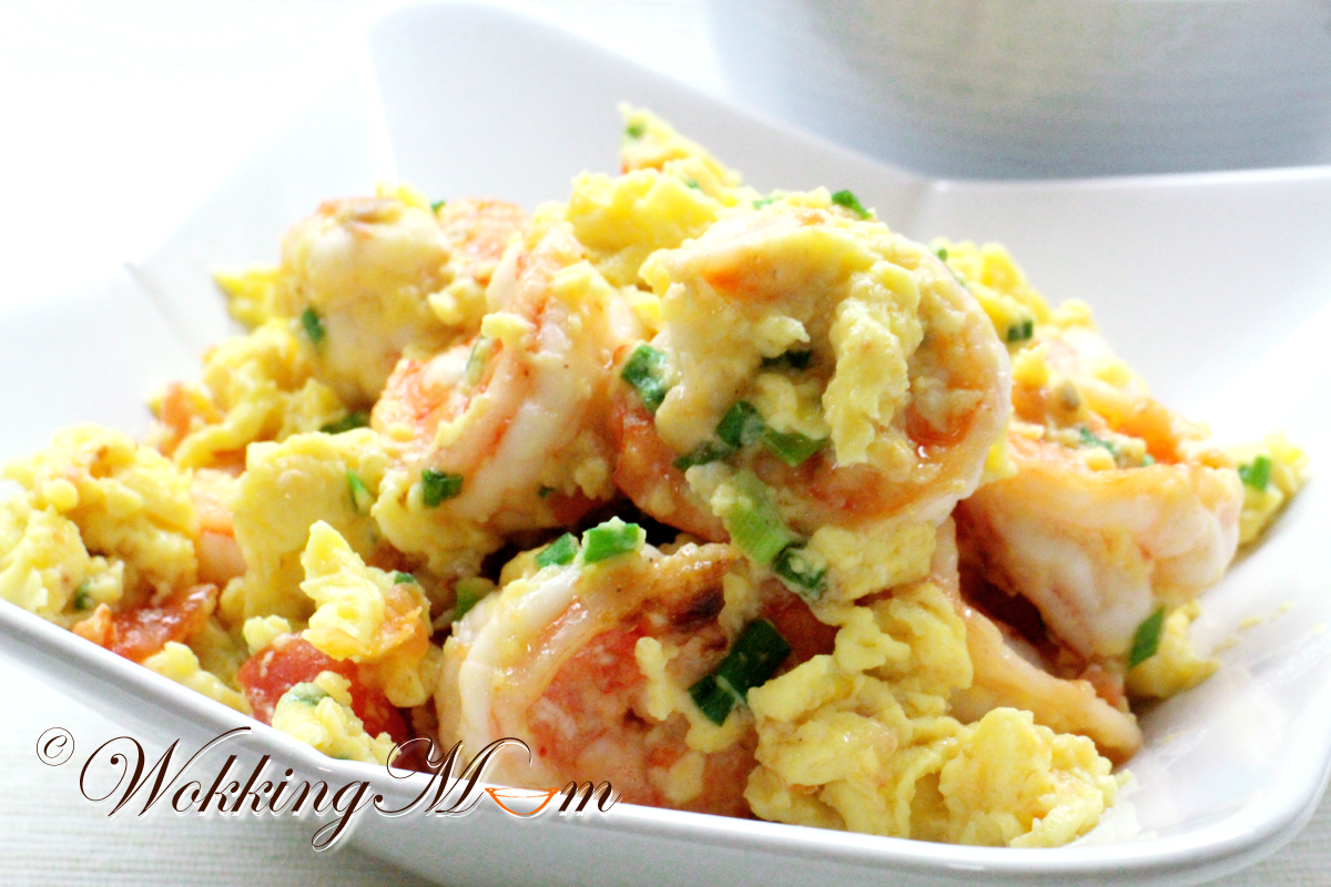 Let's get Wokking! Stir Fry Silky Scrambled Egg with Prawns 滑蛋虾球 Singapore Food Blog on easy