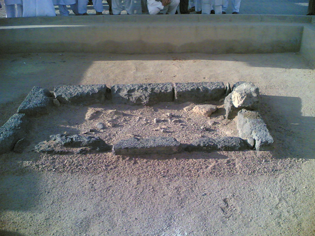 Dhila Fuzie Saisinadda: makam nabi adam