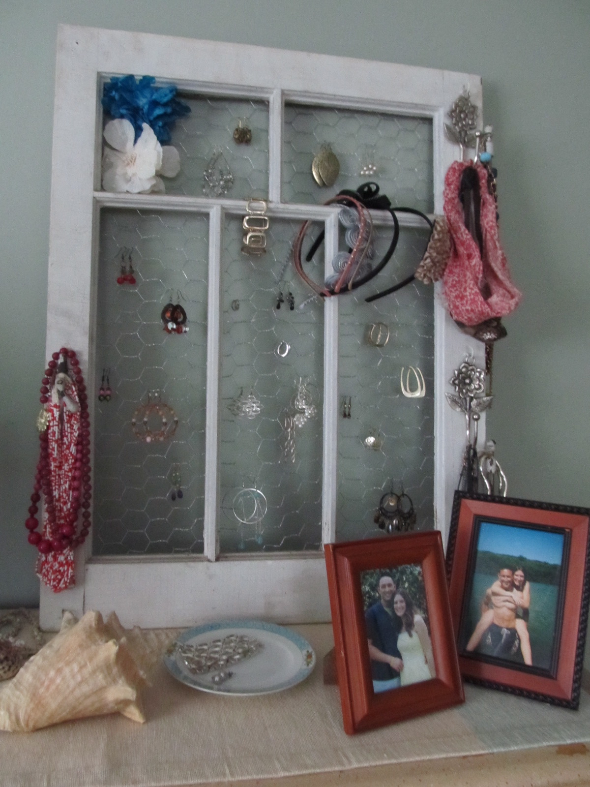 Nestful of love DIY Window Pane Jewelry Holder