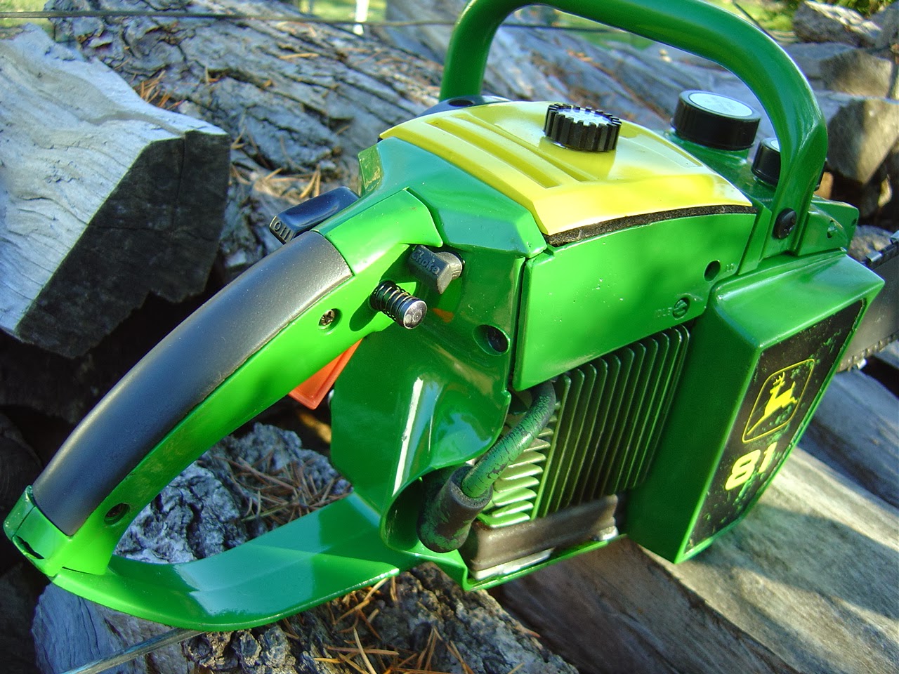 VINTAGE CHAINSAW COLLECTION JOHN DEERE 81.