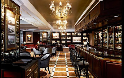 Gallery bar in the Shangri-La Sule Hotel