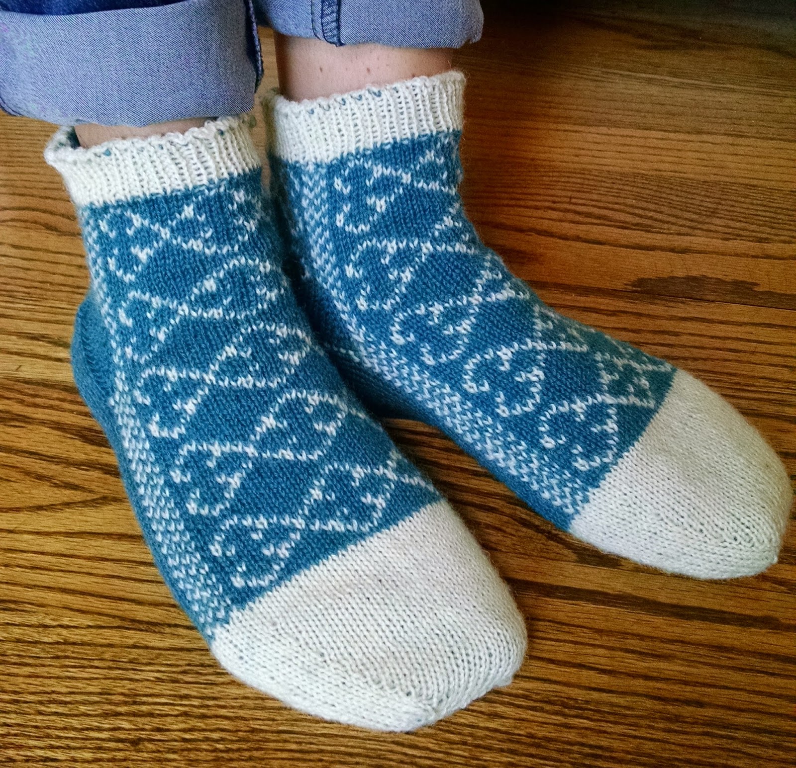 Pattern: Quatrefoil Reversible Slipper Socks Knit A Bit, Crochet Away
