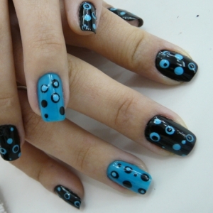 Black And Blue Polka Dot Nail Art