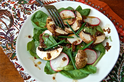 Spinach Salad with Warm Shallot Dressing | www.kettlercuisine.com