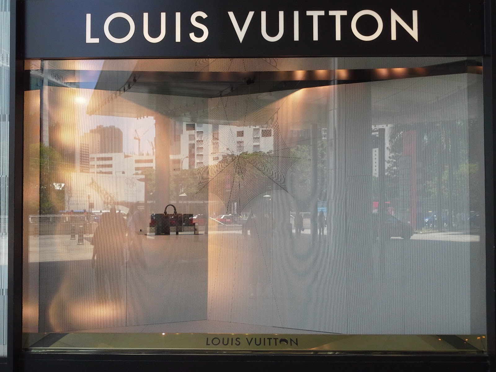 Frameweb  Louis Vuitton Savoir Rever