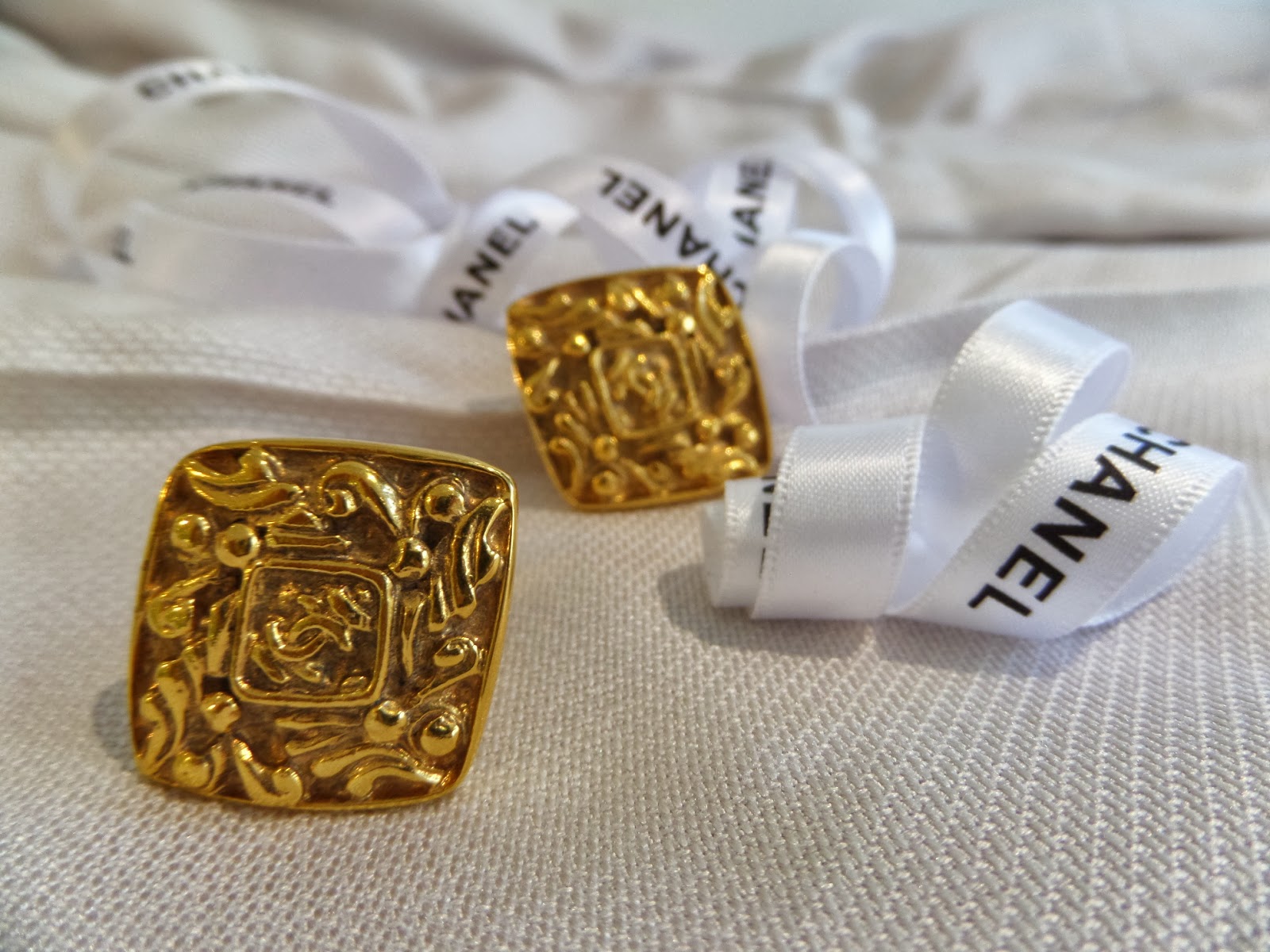 Vancouver Luxury Designer Consignment Shop 二手奢侈品寄卖店 Vintage Chanel