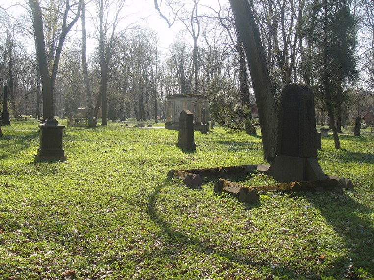 Большое кладбище "LIELIE KAPI"