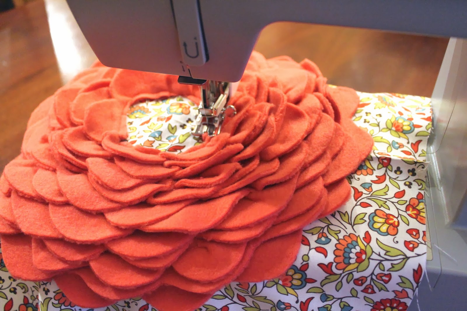 Anna Elizabeth Made Fleece Flower Pillow {Tutorial}