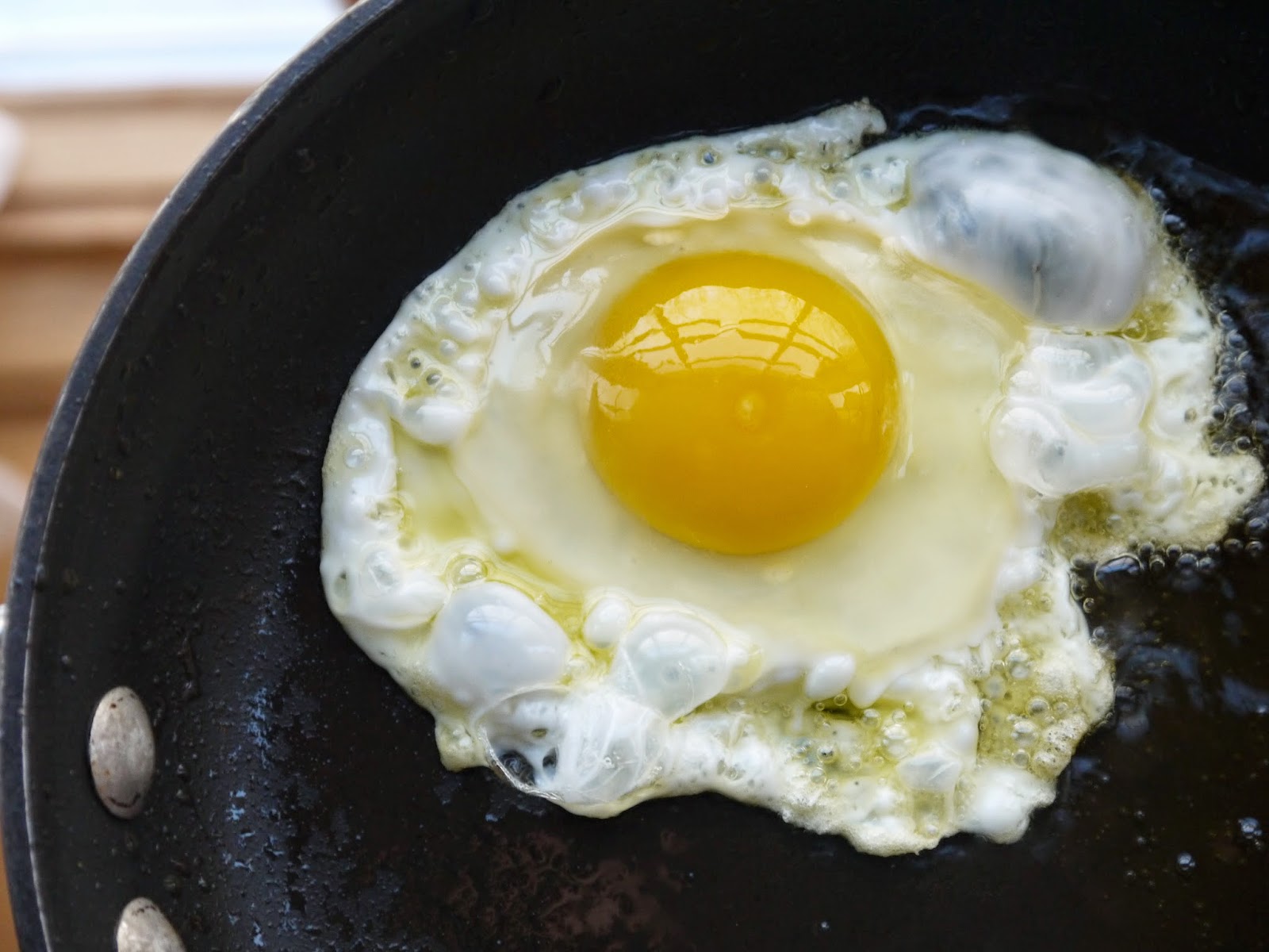 Bint Rhoda's Kitchen How to Fry Eggs like an Arab Crispy Fried Eggs