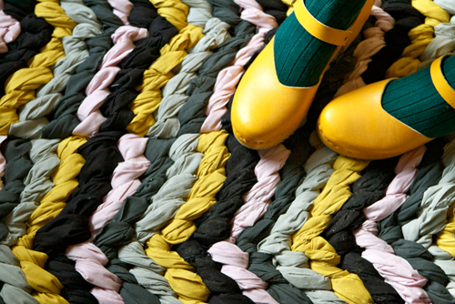 DIY: Friendship Bracelet chevron rug - The House That Lars Built
