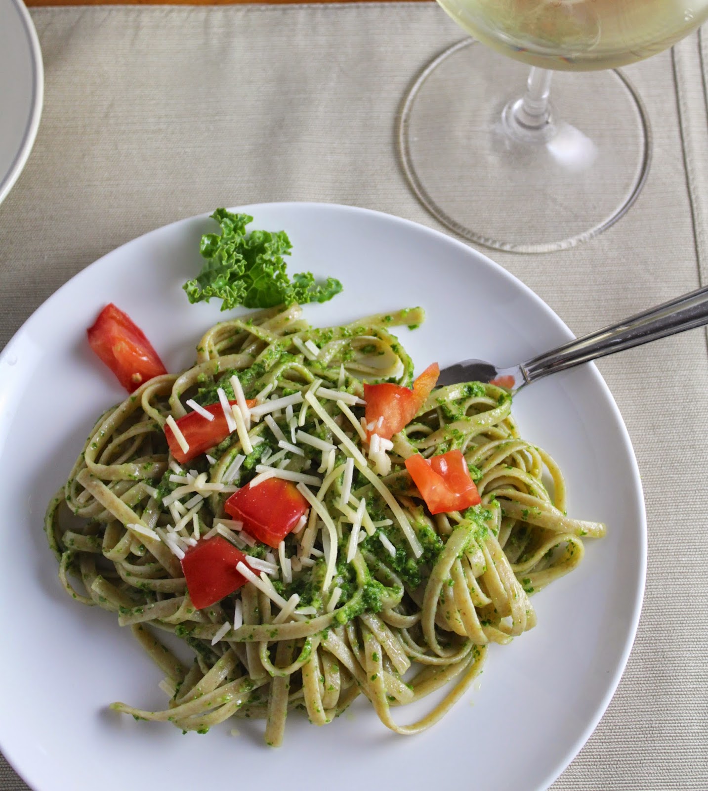 Cooking Chat Linguine with Kale Pesto