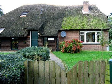 8,  giethoorn in holland marisa haque & ikang fawzi, village withouts treets