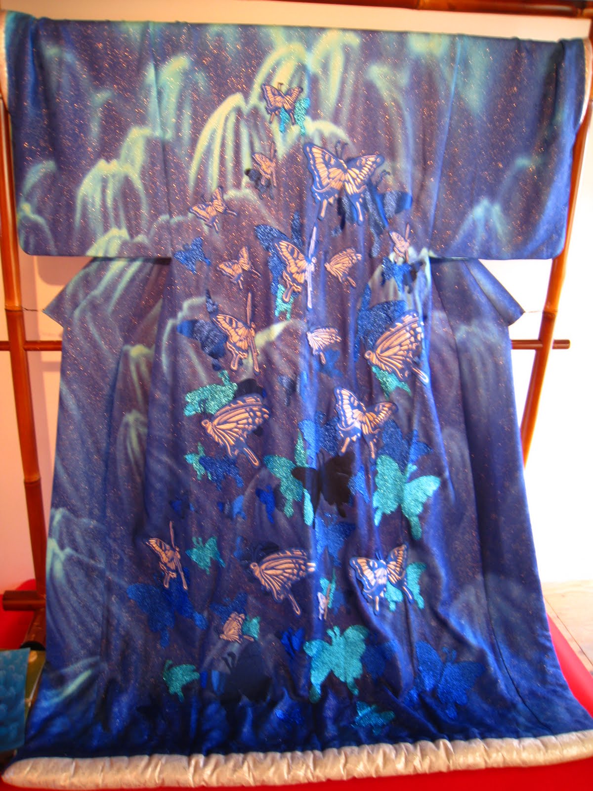 蝶のイラストデザイン図鑑 バタフライ画像の無料素材集 蝶のデザインの着物