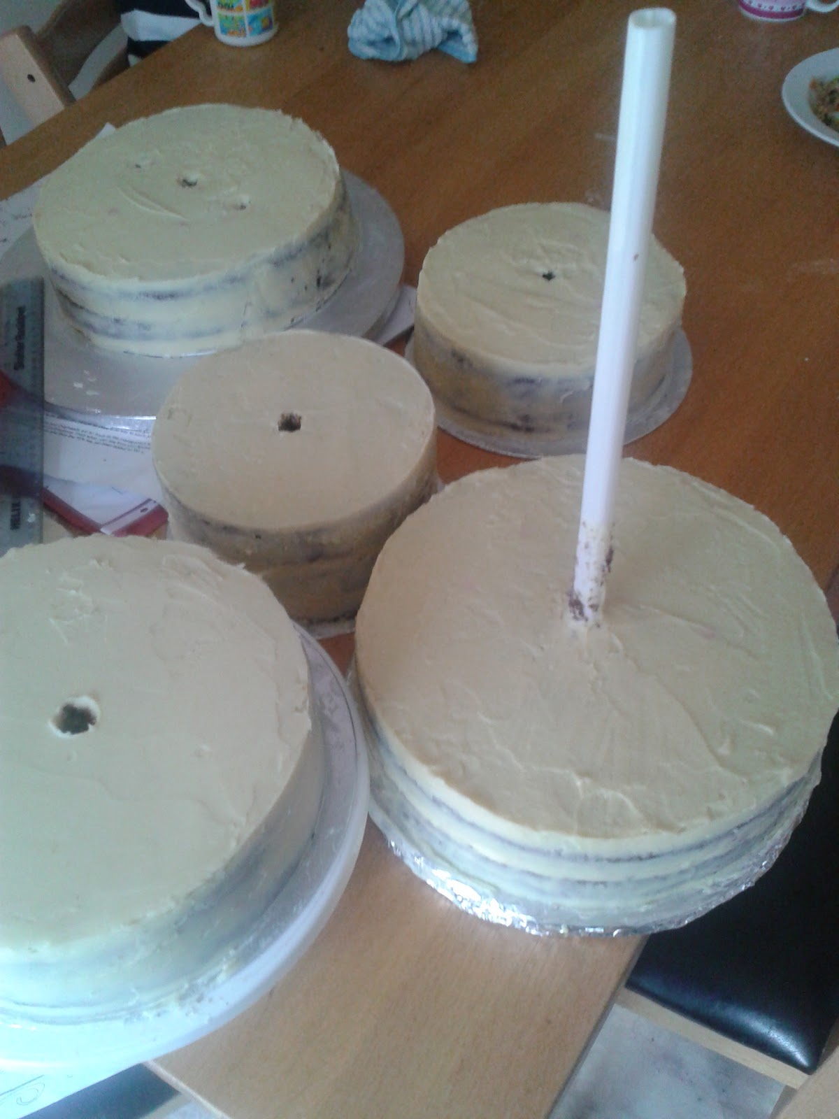 Foodie Bakes How to stack a cake with a central dowel