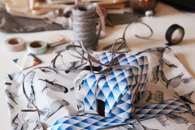 Nu slår vi in paket. 5 paket8 Nu slår vi in paket.