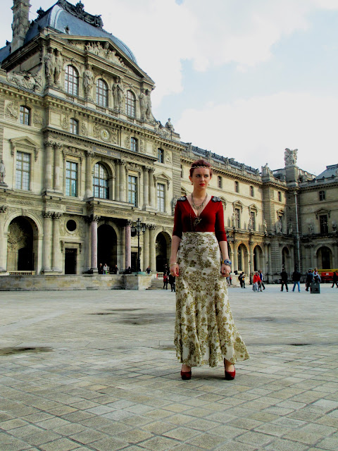 Musee du Louvre red and gold 