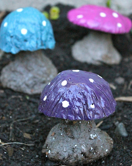 Crown Hill: DIY: Concrete Mushroom