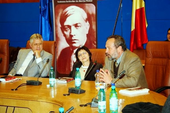Bistrița, 16 noiembrie 2011 - Alături de scriitorii Marta Petreu și Nichita Danilov