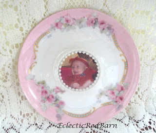 saucer with picture and pearls, vintage saucer as picture frame