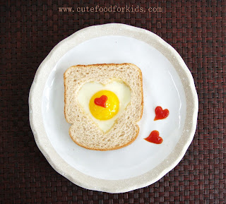 cute food for kids - pão com ovo de coração