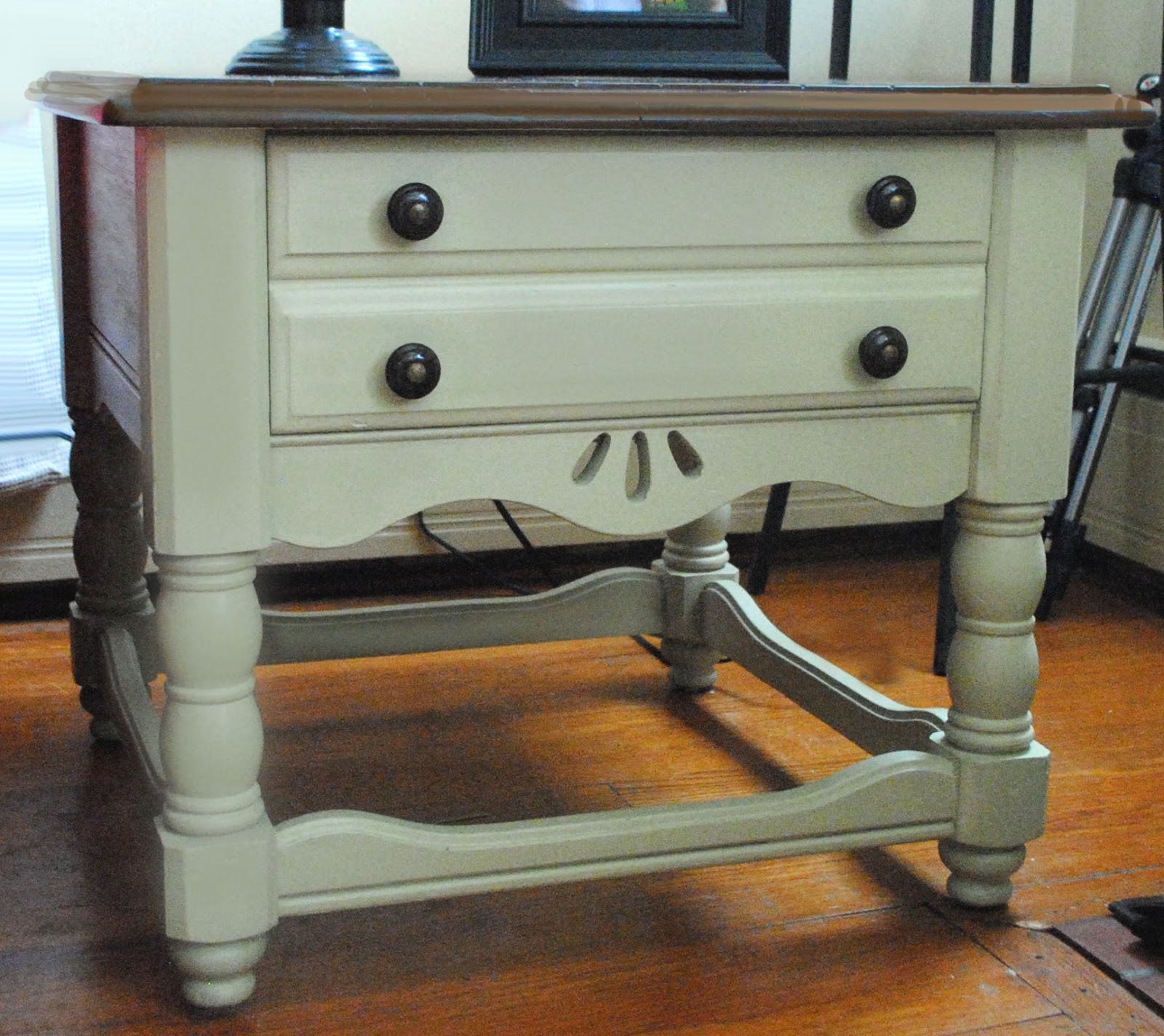 One Day at a Time Country to Craftsman End Table Makeover