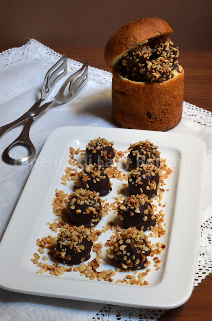 tartufi di panettone al cioccolato con granella di nocciole
