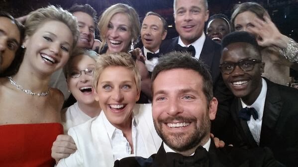 Ellen Selfie Academy Awards 2014 Oscars Celebrity Melanie.Ps blogger Toronto The Purple Scarf