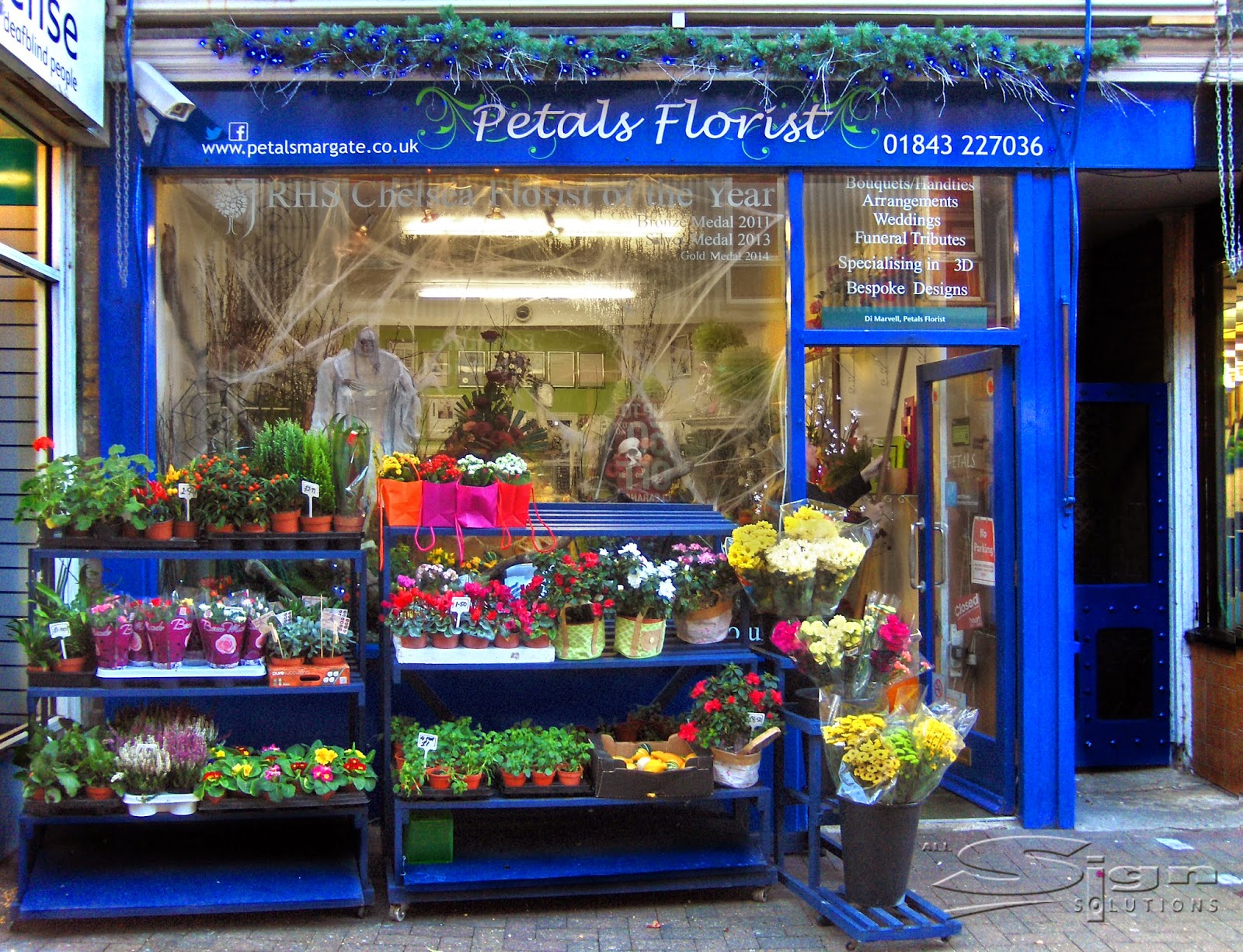 Petals Florist Vehicle Livery and Shop Fascia All Sign Solutions