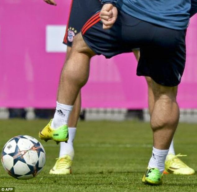 MATCHDEY Guess who has the big ''Yam legs''.... He is a Bayern Munich