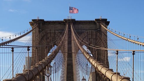 ブルックリン橋から見るマンハッタンのスカイラインは圧巻！歩いて渡っ 